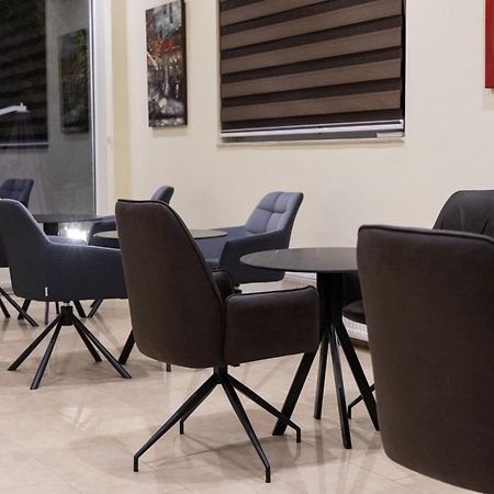 Hotel Luxor Prishtinë Ngoại thất bức ảnh