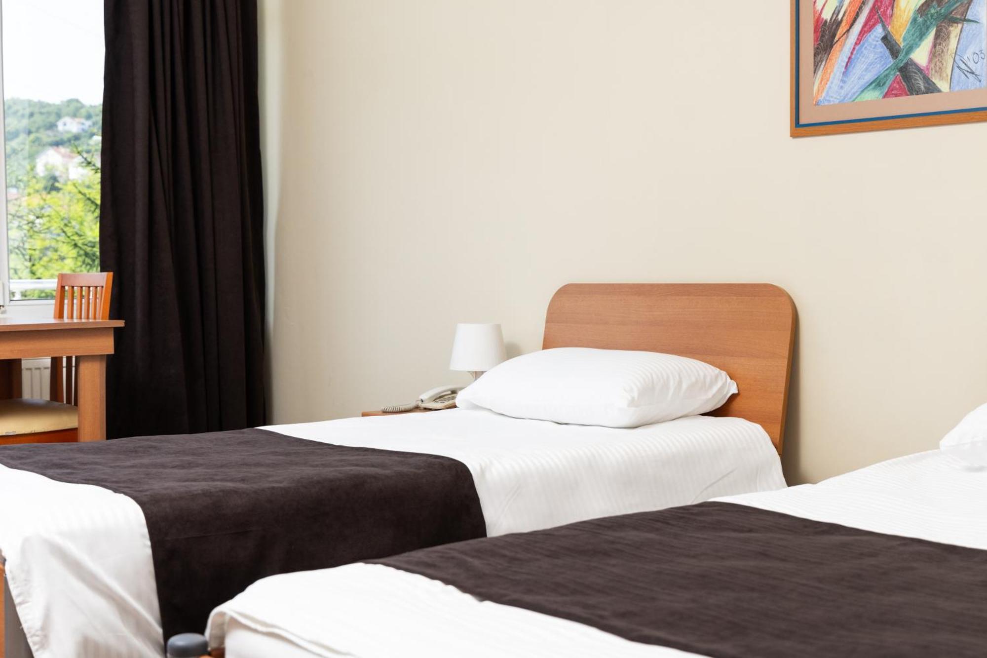 Hotel Luxor Prishtinë Ngoại thất bức ảnh