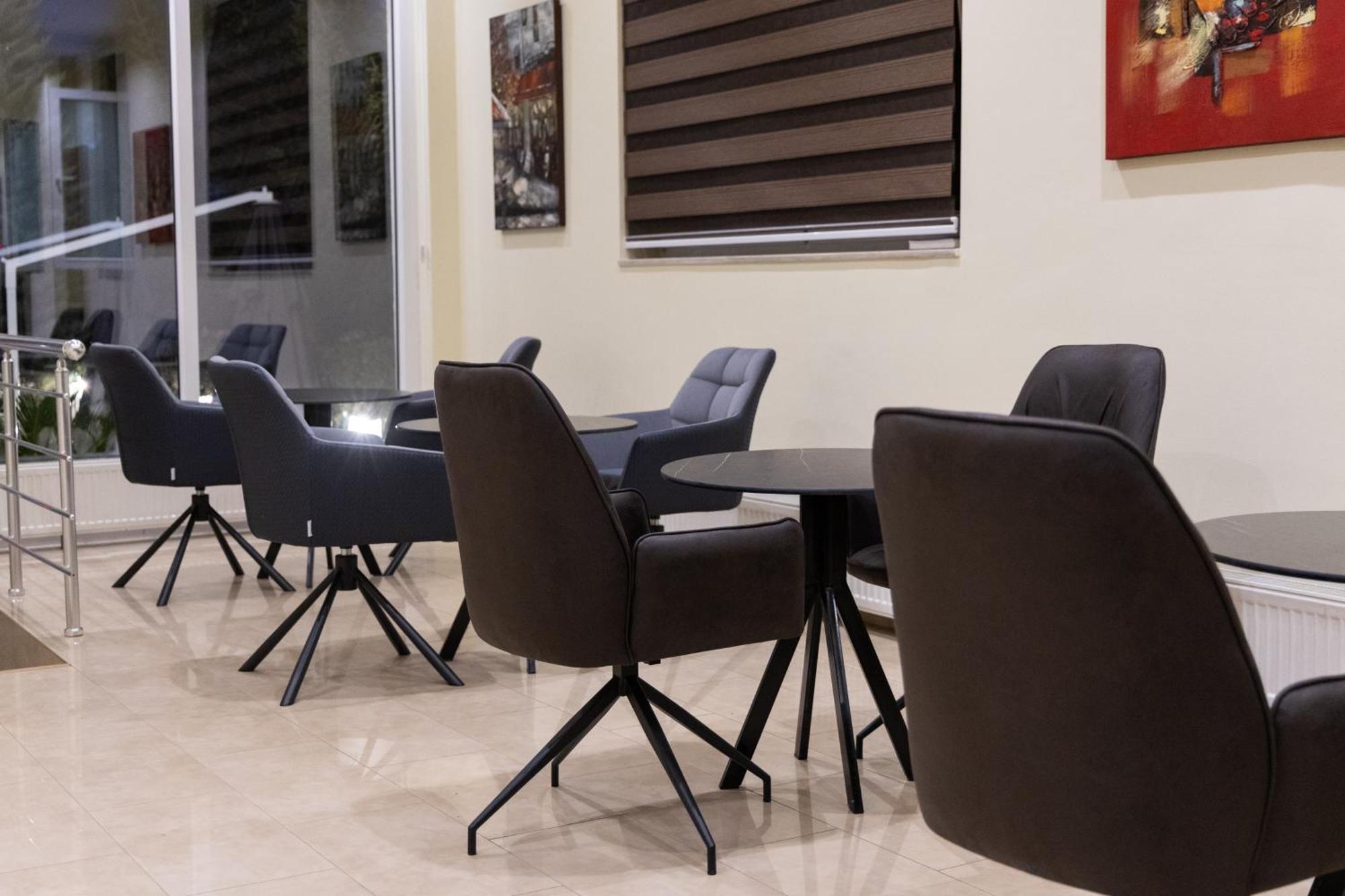Hotel Luxor Prishtinë Ngoại thất bức ảnh