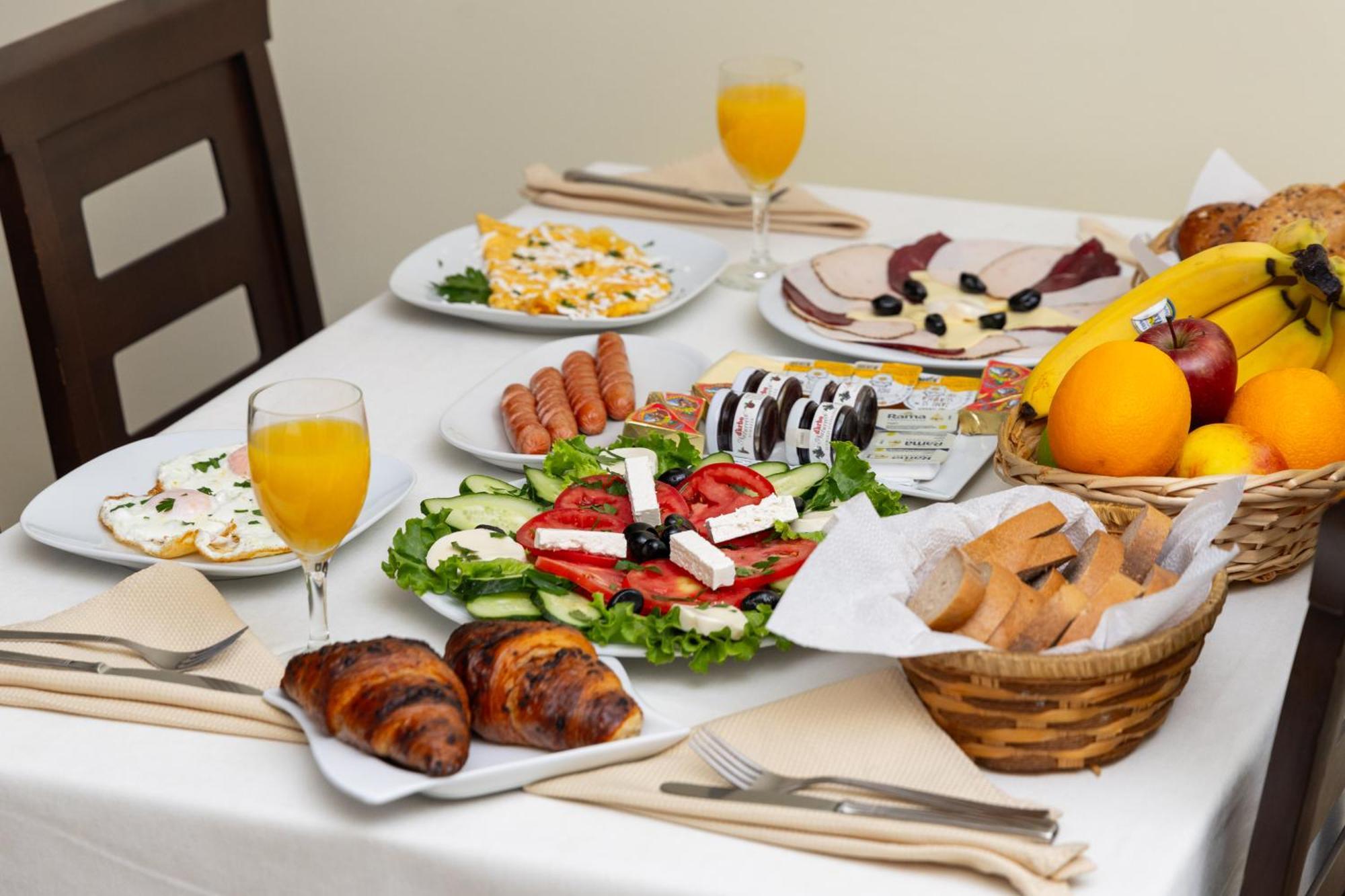 Hotel Luxor Prishtinë Ngoại thất bức ảnh
