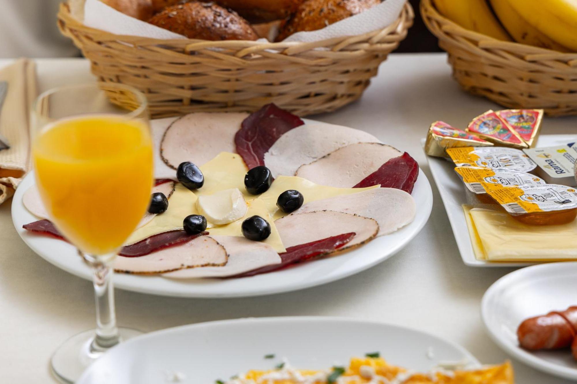 Hotel Luxor Prishtinë Ngoại thất bức ảnh