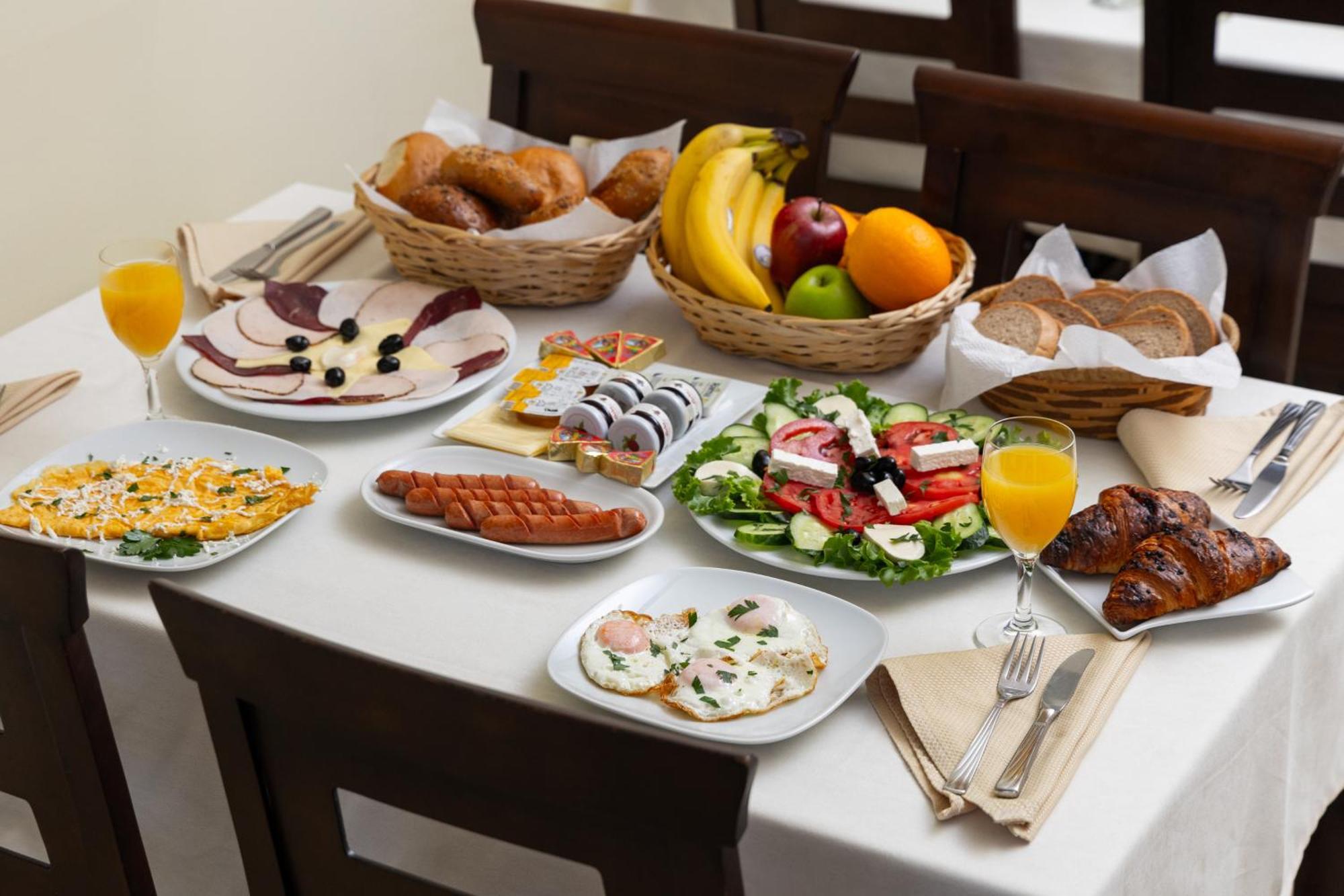 Hotel Luxor Prishtinë Ngoại thất bức ảnh