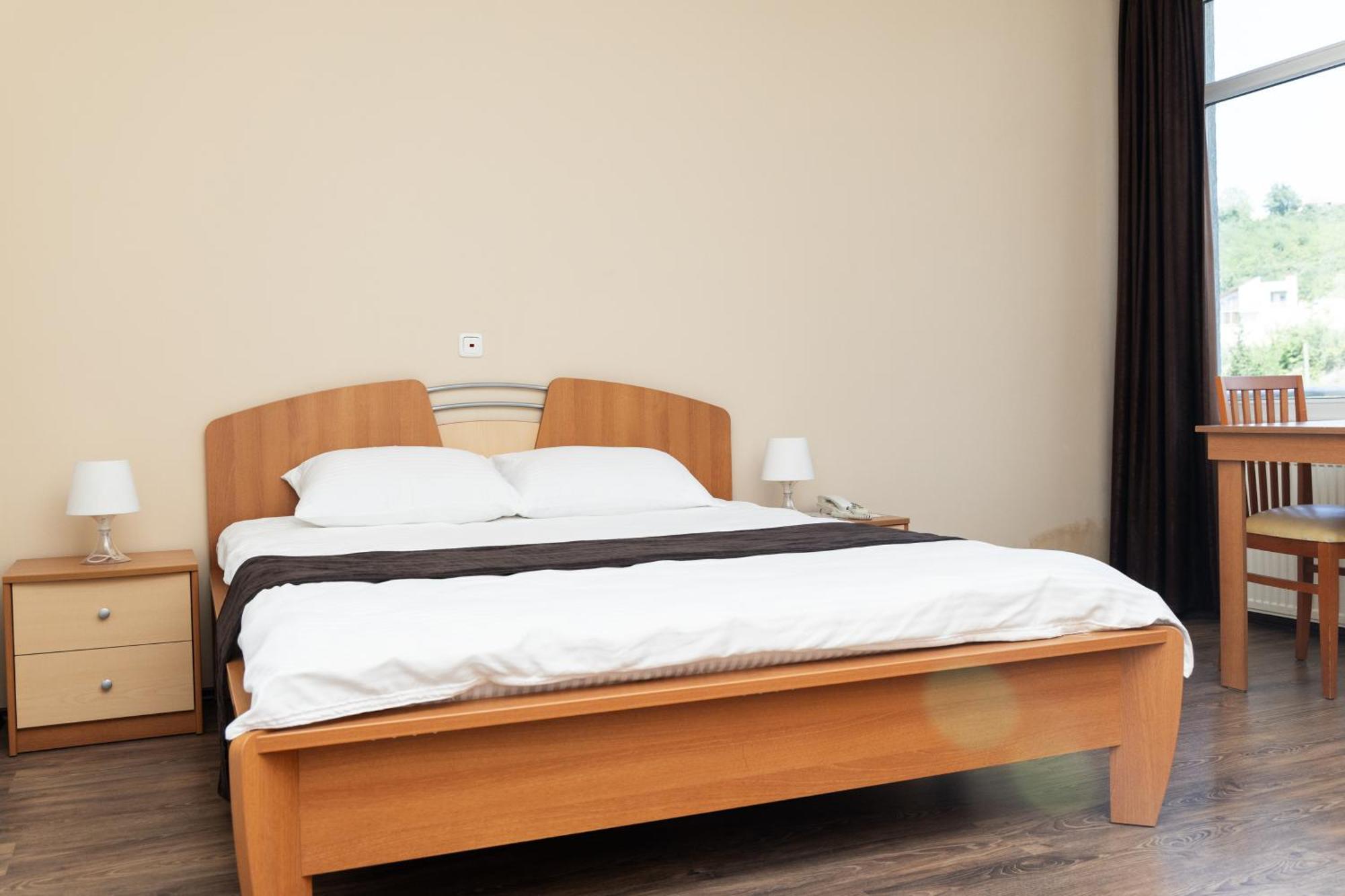 Hotel Luxor Prishtinë Ngoại thất bức ảnh