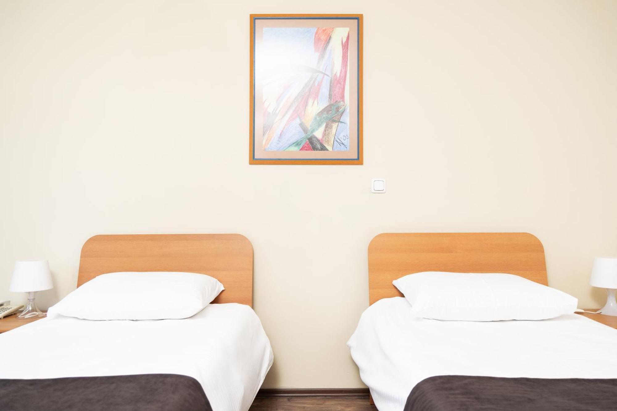 Hotel Luxor Prishtinë Ngoại thất bức ảnh